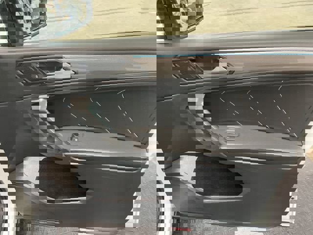 Used 2022 Volkswagen Tiguan SE R-Line image 5