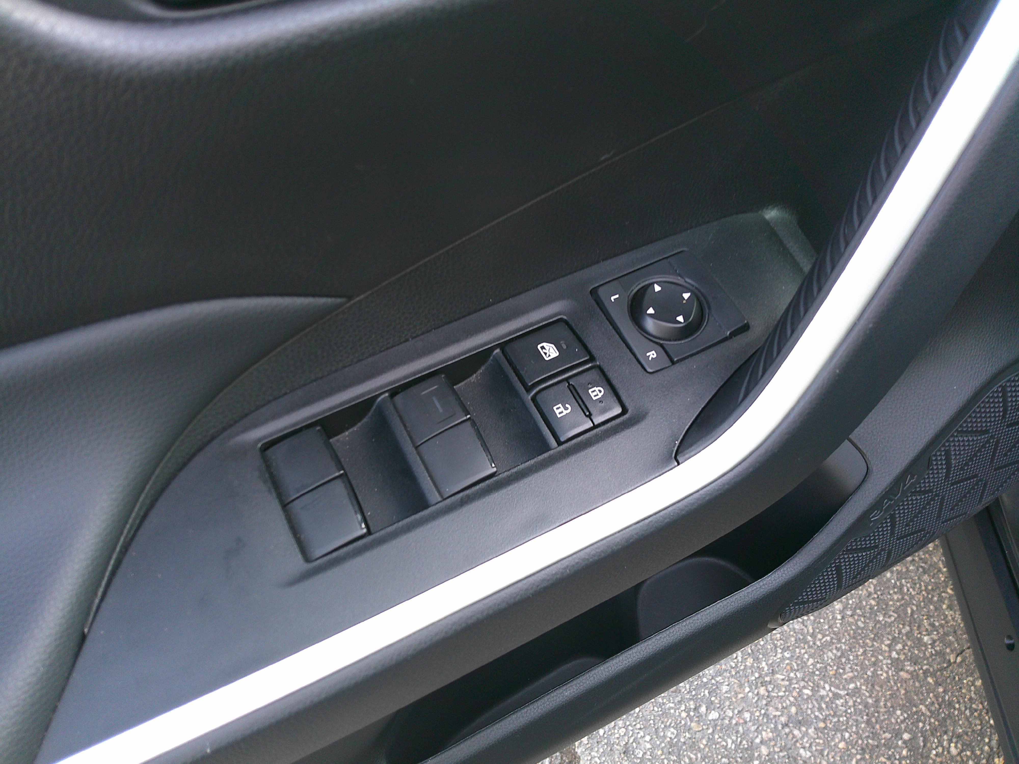 Used 2024 Toyota RAV4 LE image 17