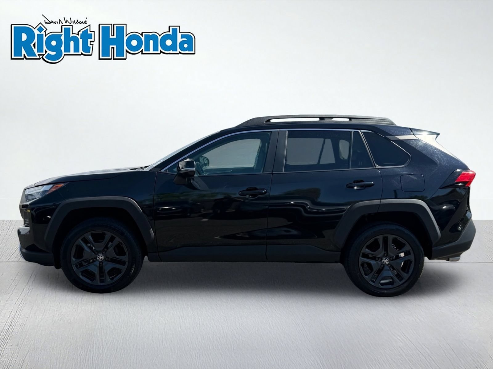 Used 2024 Toyota RAV4 Adventure AWD/4WD image 3