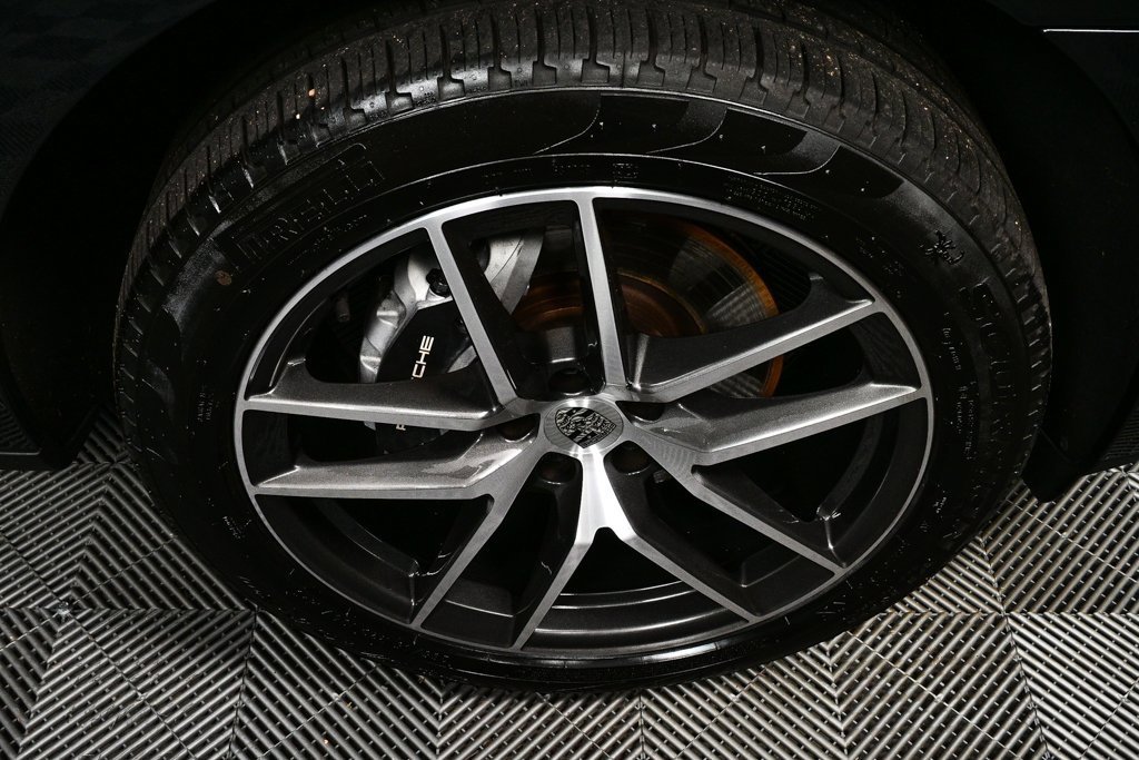 Certified 2025 Porsche Macan image 39