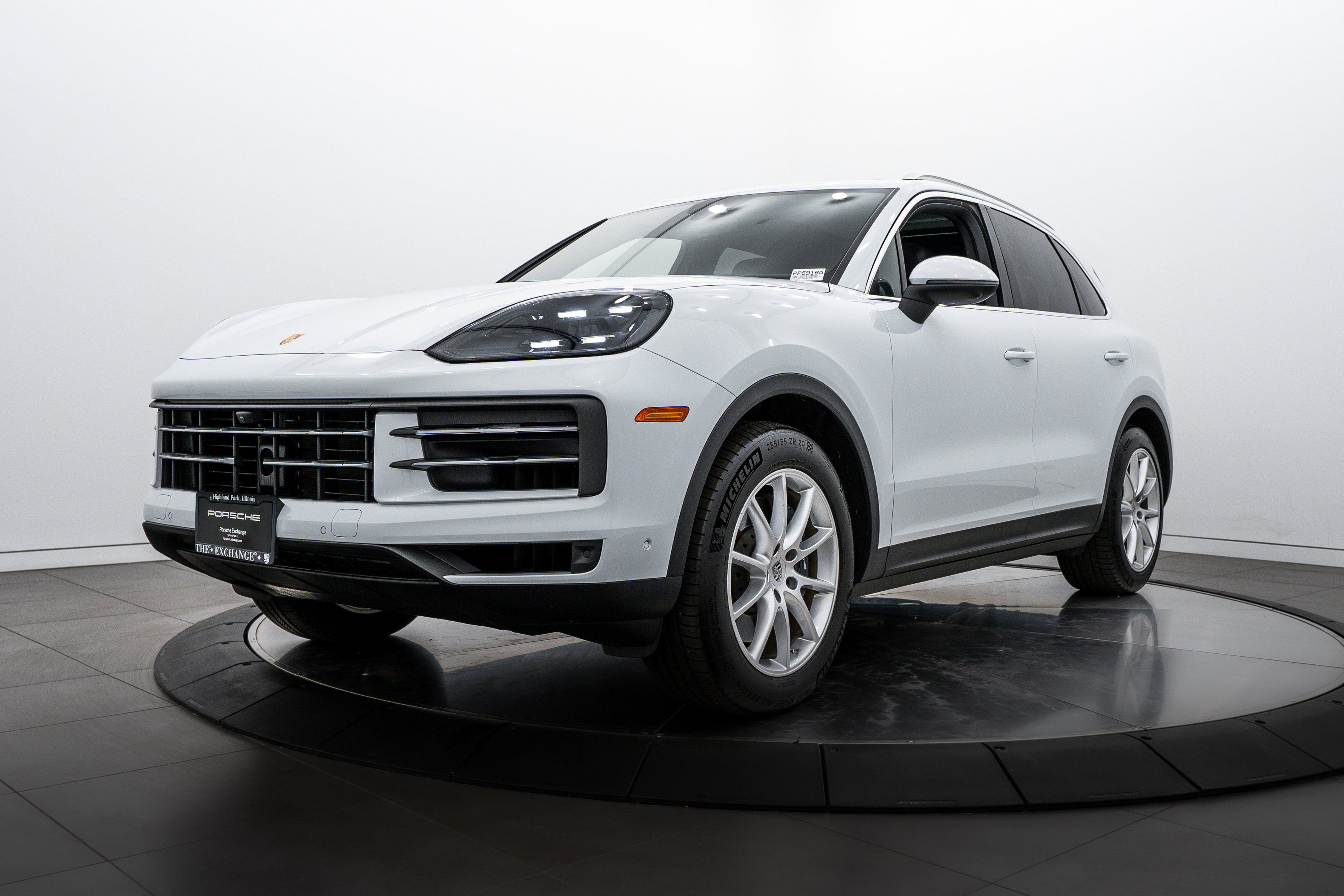 Certified 2024 Porsche Cayenne image 1