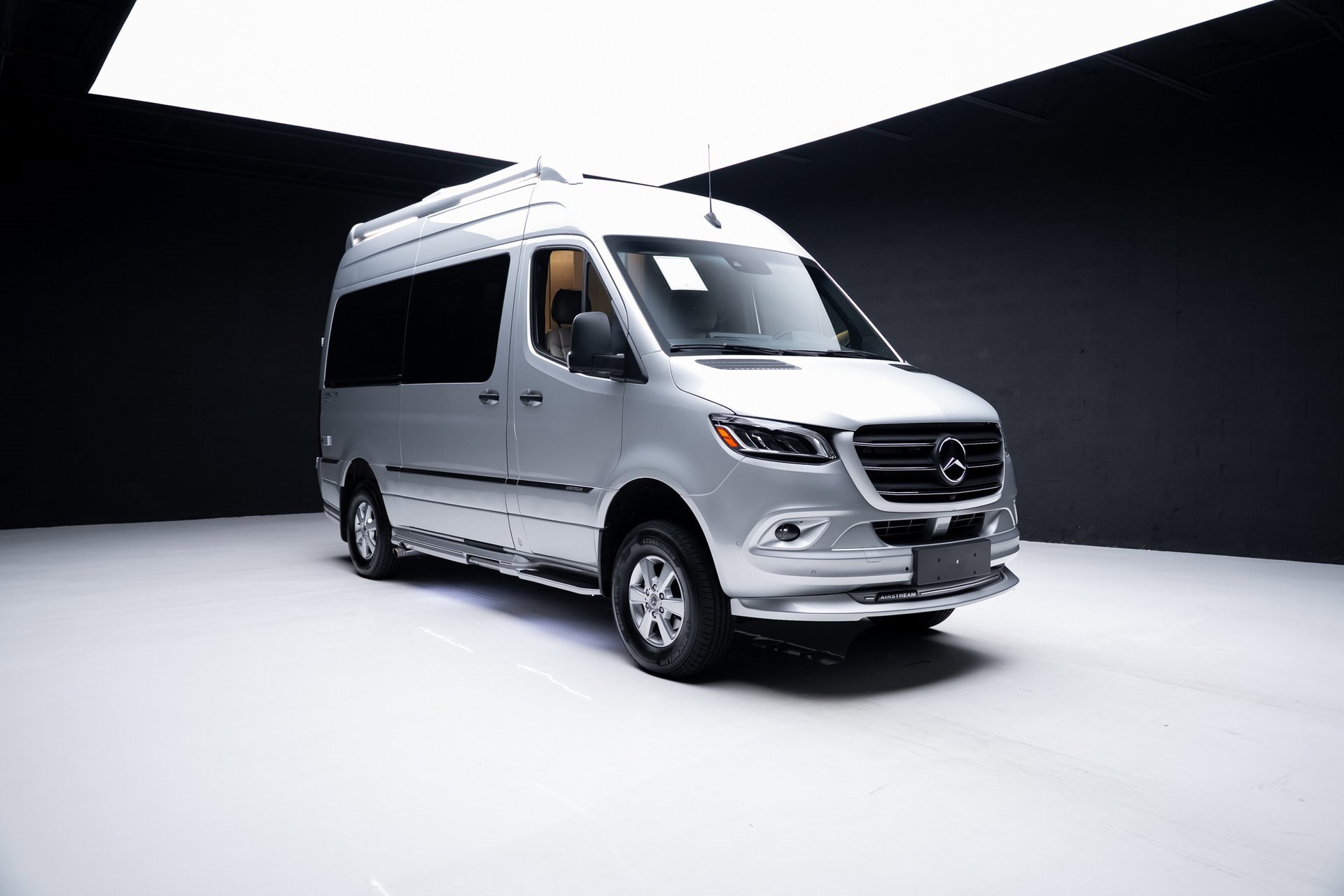 Used 2022 Mercedes-Benz Sprinter 144 Cargo image 95