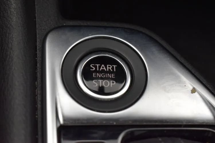 Used 2025 Nissan Sentra SV FWD image 28