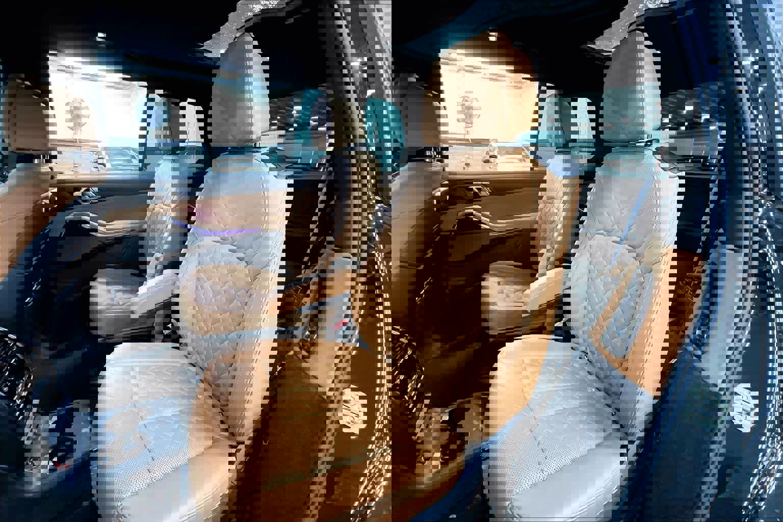 Used 2025 BMW X7 xDrive40i w/ M Sport Package image 16