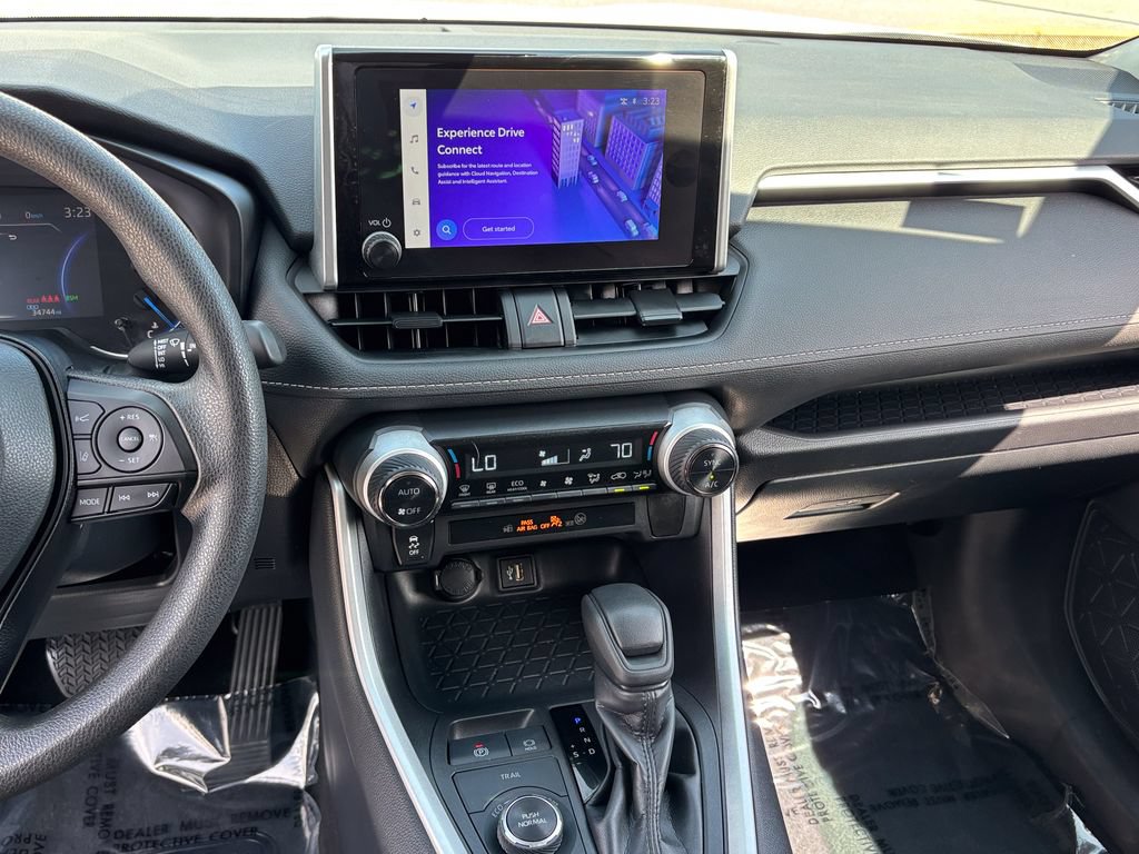 Used 2025 Toyota RAV4 XLE AWD/4WD image 22