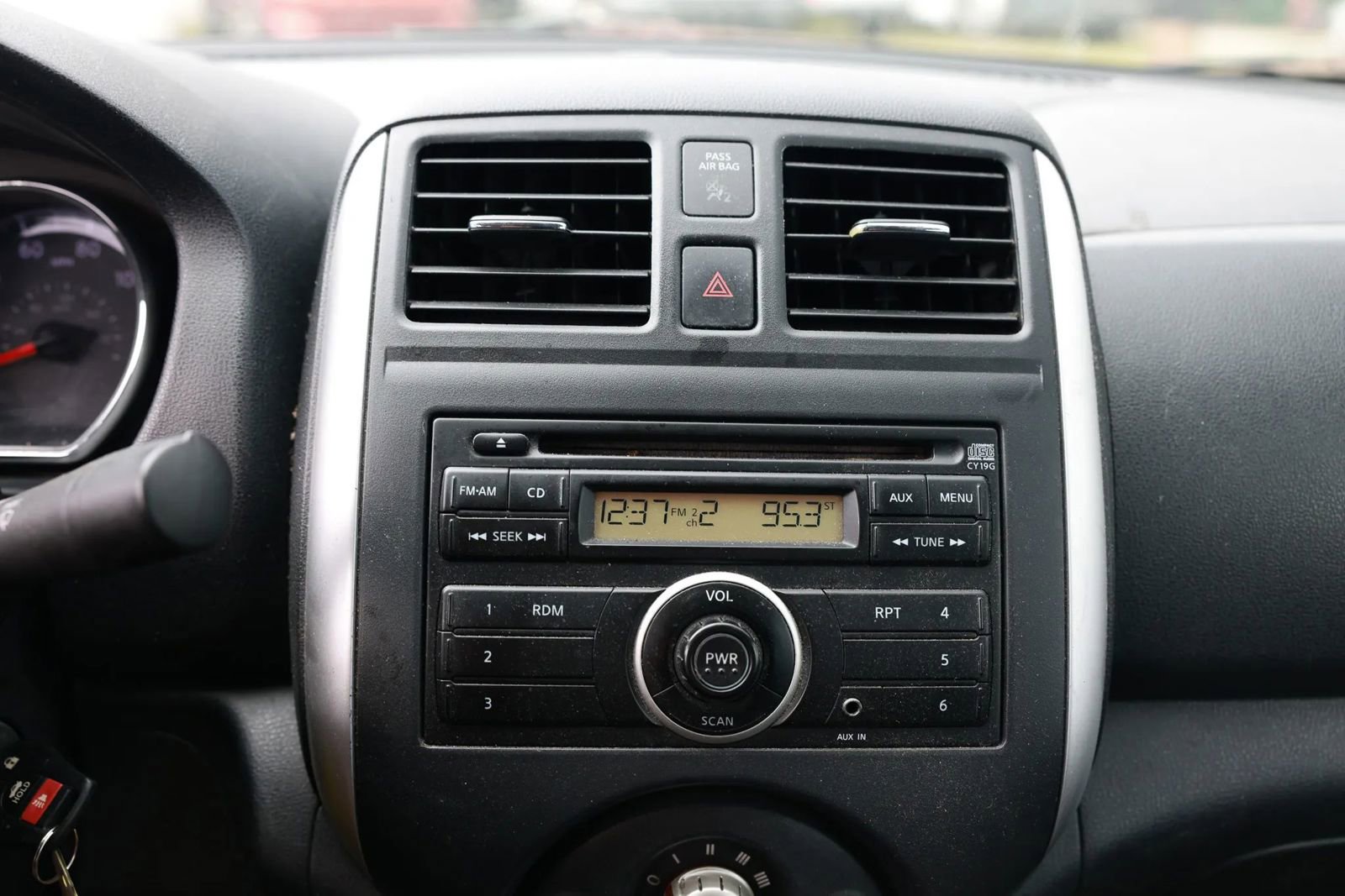 Used 2014 Nissan Versa SV image 31