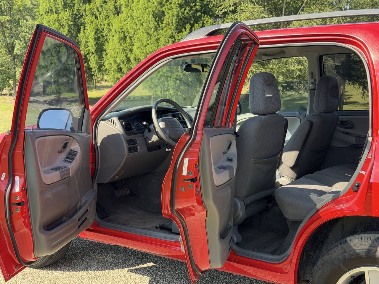 Used 2003 Chevrolet Tracker 2WD w/ Preferred Equipment Group image 7