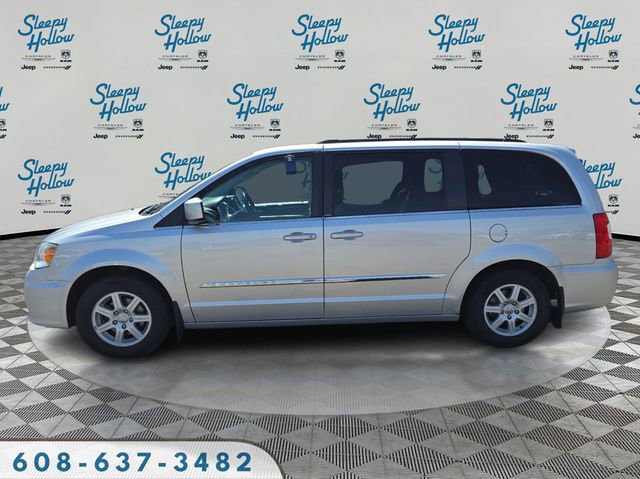Used 2011 Chrysler Town & Country Touring w/ Entertainment Group #1 FWD image 8