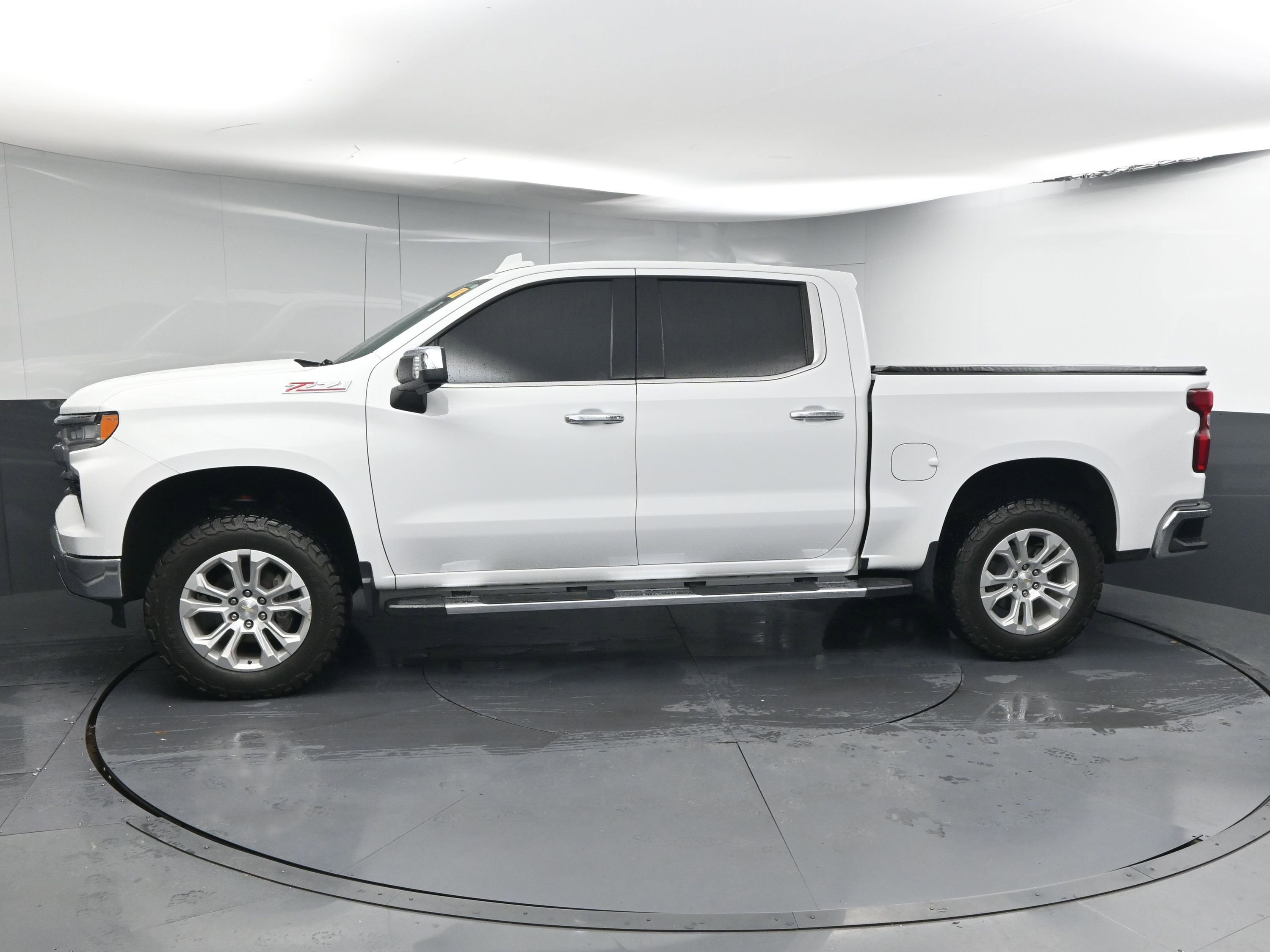 Used 2023 Chevrolet Silverado 1500 LTZ w/ LTZ Premium Package image 5