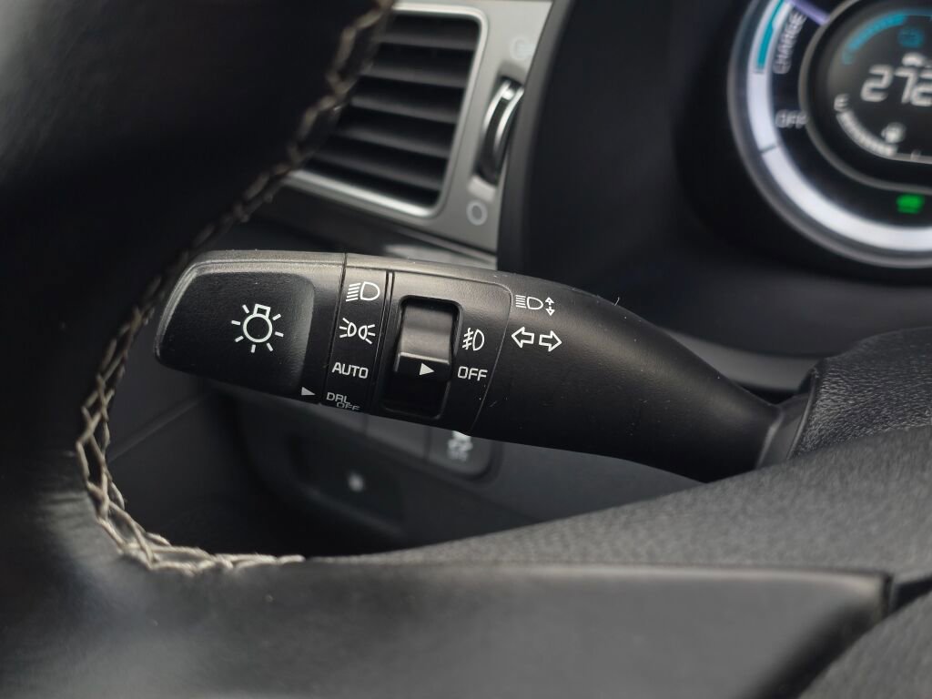 Used 2019 Kia Niro EX image 23