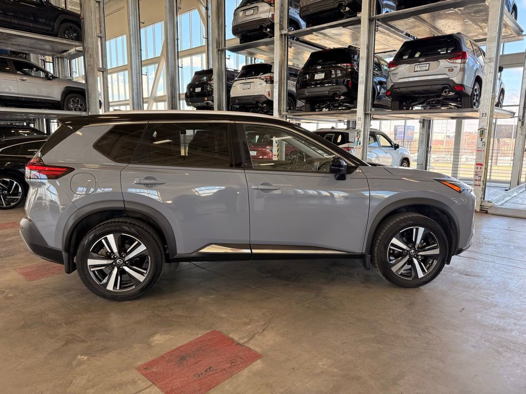 Used 2021 Nissan Rogue SL image 2