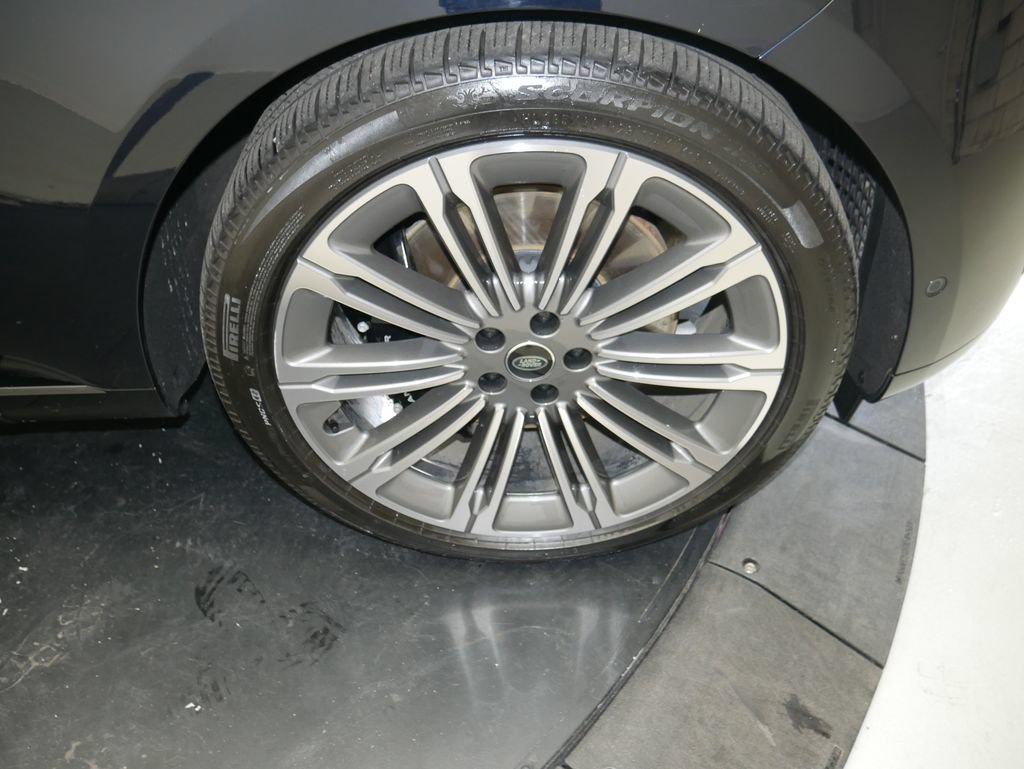 Used 2025 Land Rover Range Rover Autobiography AWD/4WD image 18