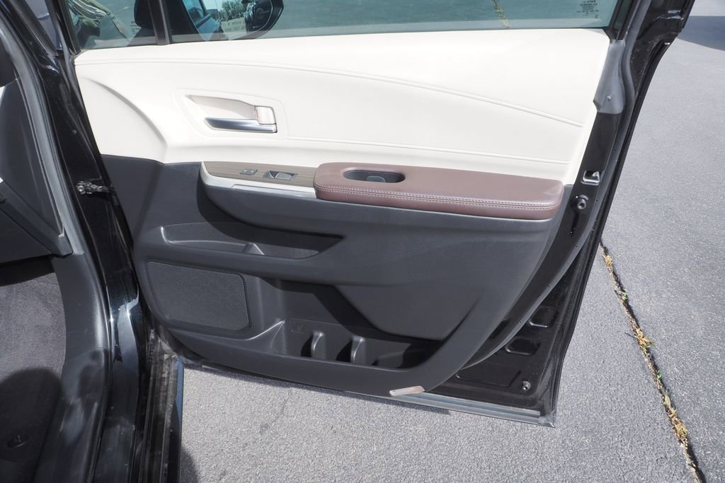 Used 2023 Toyota Sienna Platinum image 23
