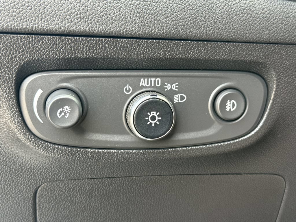 Used 2022 Buick Encore GX Essence w/ Advanced Technology Package FWD image 26