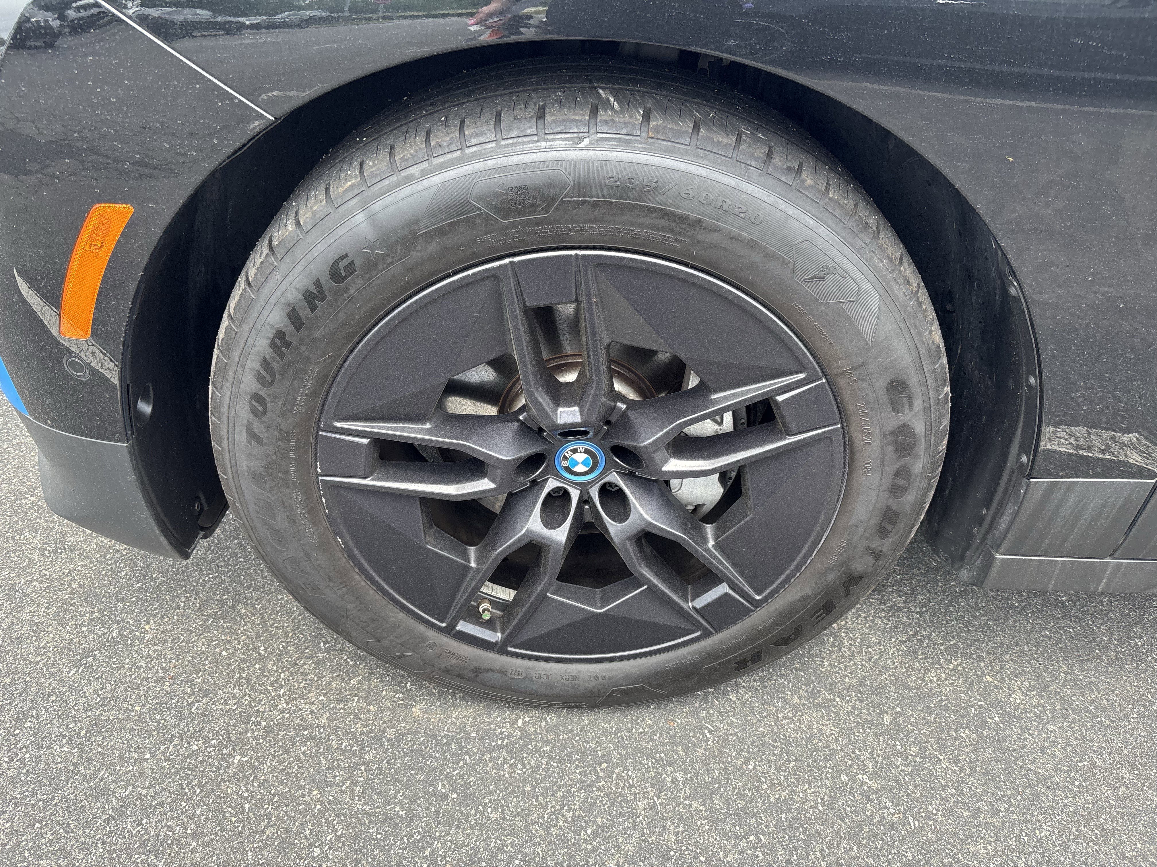 Used 2023 BMW iX xDrive50 w/ Premium Package AWD/4WD image 36