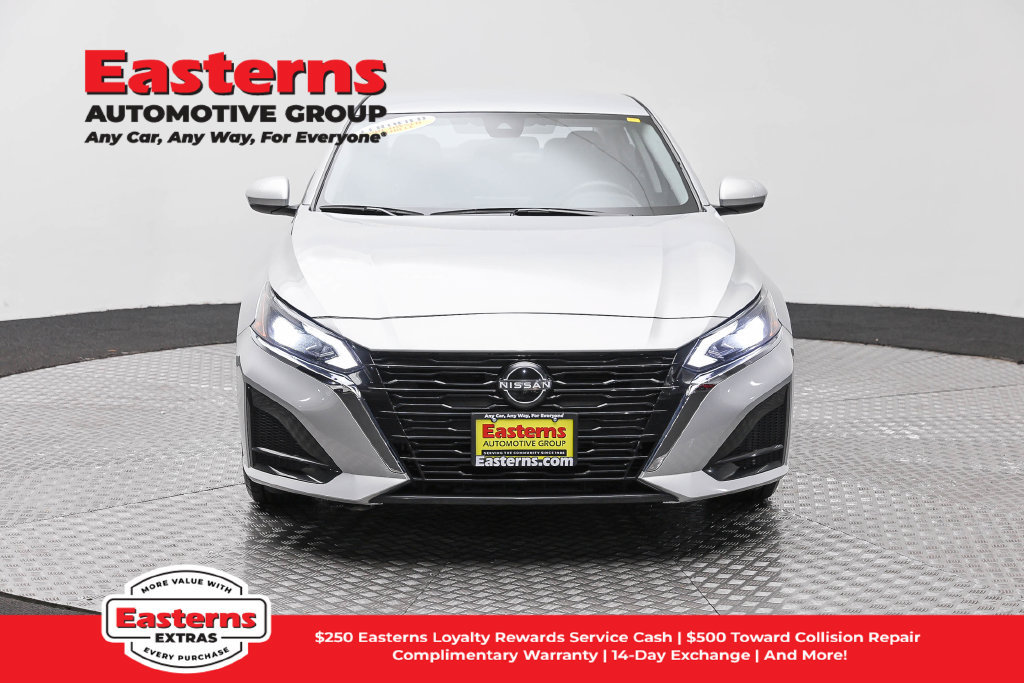 Used 2023 Nissan Altima 2.5 SV FWD image 3