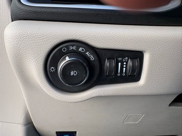 Used 2024 Chrysler Pacifica Touring-L image 23