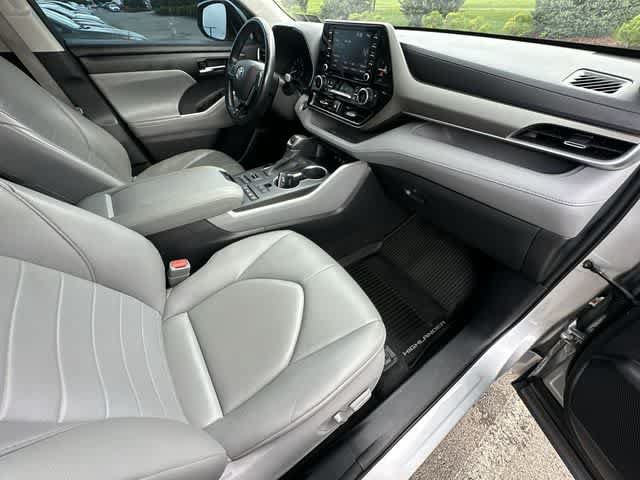 Used 2020 Toyota Highlander XLE AWD/4WD image 20