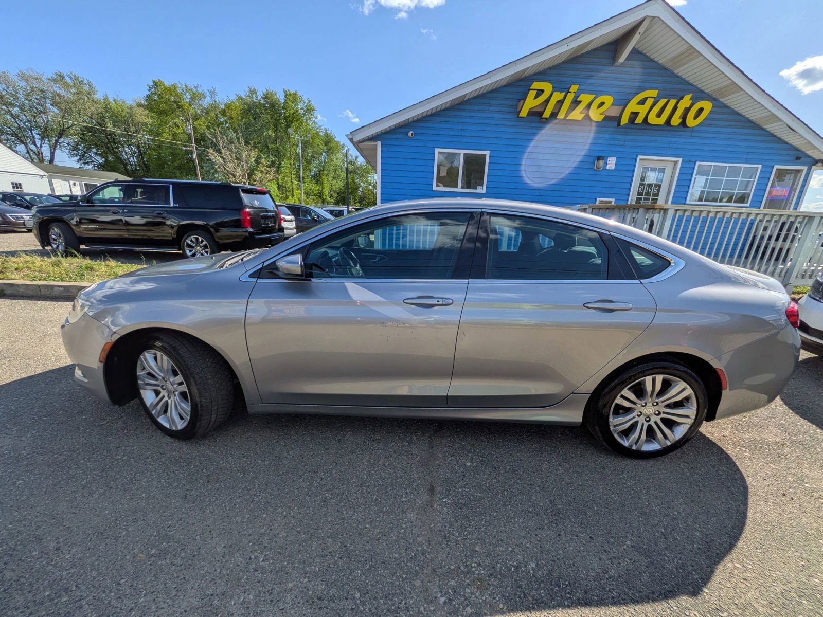Used 2016 Chrysler 200 Limited w/ Anniversary Edition FWD image 3