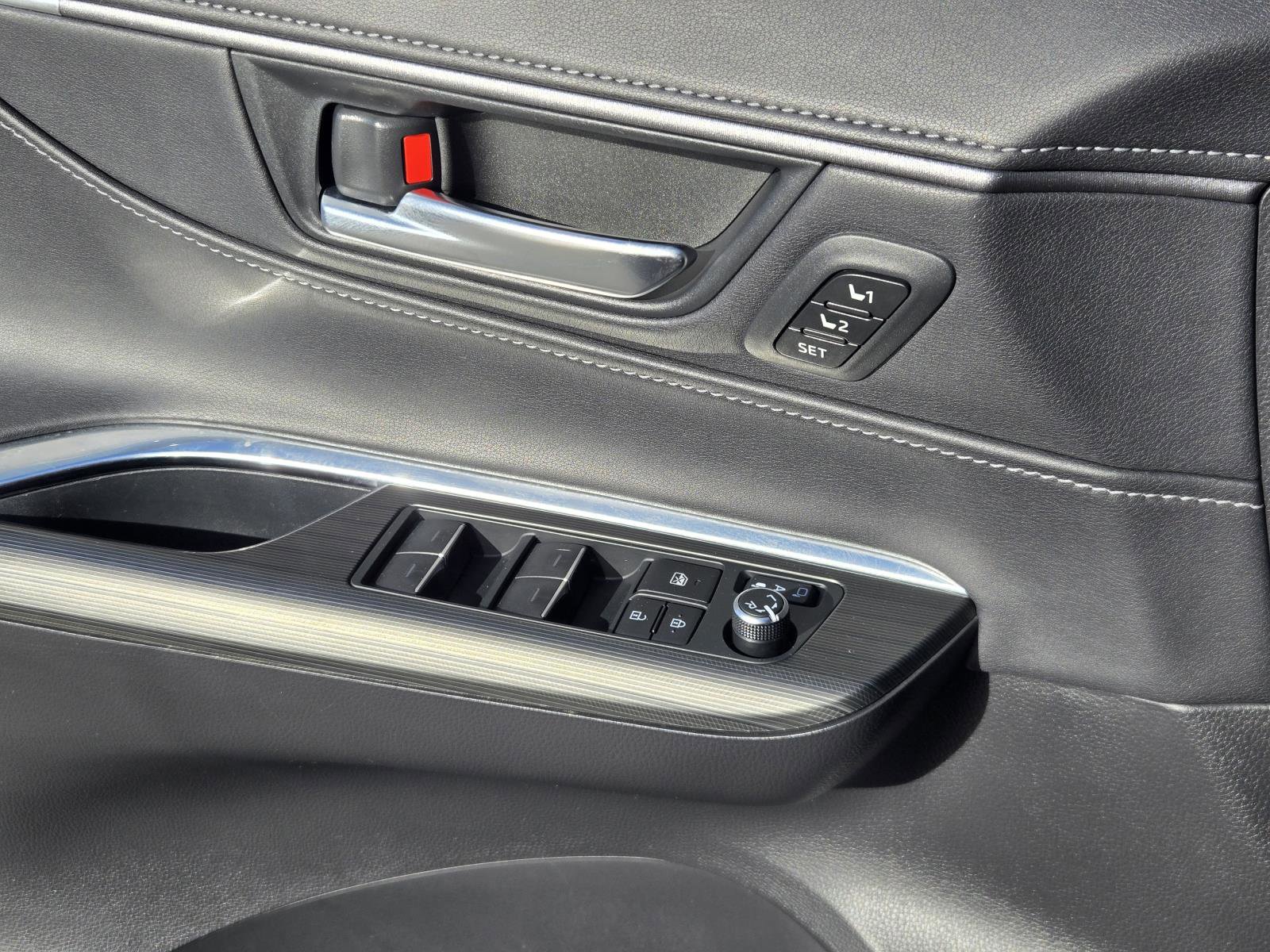 Used 2024 Toyota Venza XLE image 20