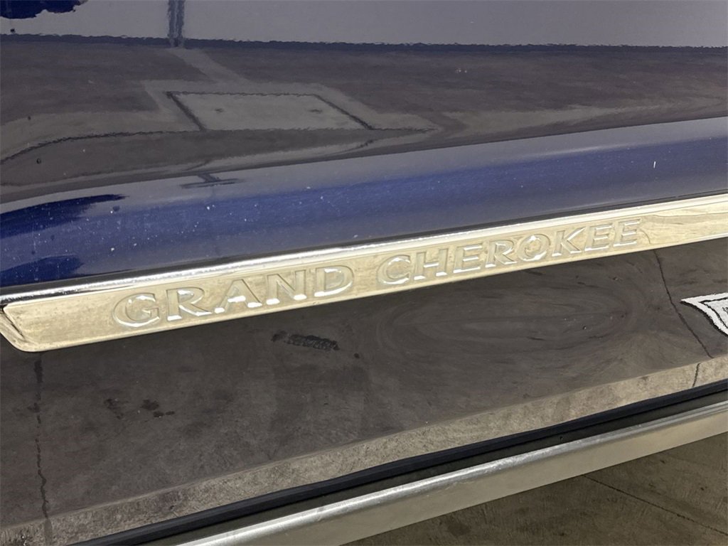 Used 2012 Jeep Grand Cherokee Laredo w/ Laredo E Group image 24