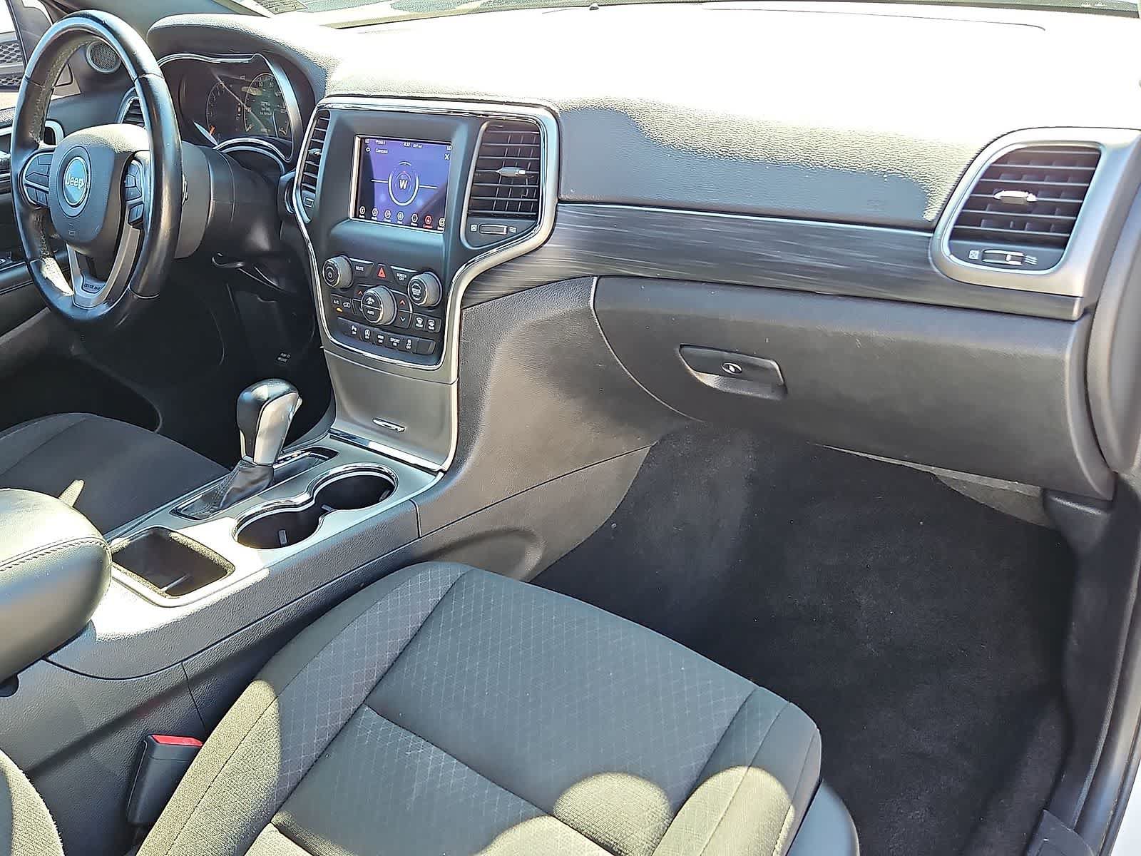 Used 2020 Jeep Grand Cherokee Laredo AWD/4WD image 35