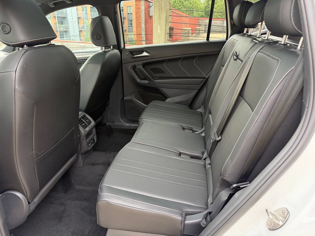 Certified 2023 Volkswagen Tiguan SE R-Line AWD/4WD image 23
