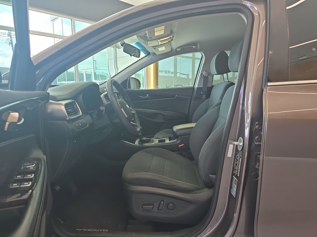Used 2019 Kia Sorento LX image 12