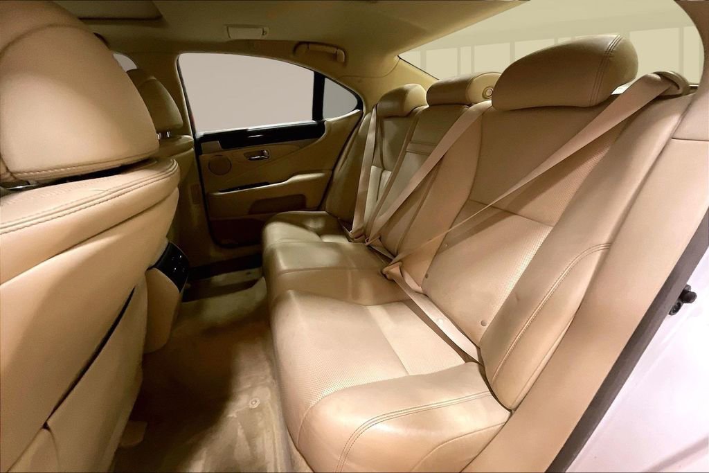 Used 2015 Lexus LS 460 AWD w/ Comfort Package image 26