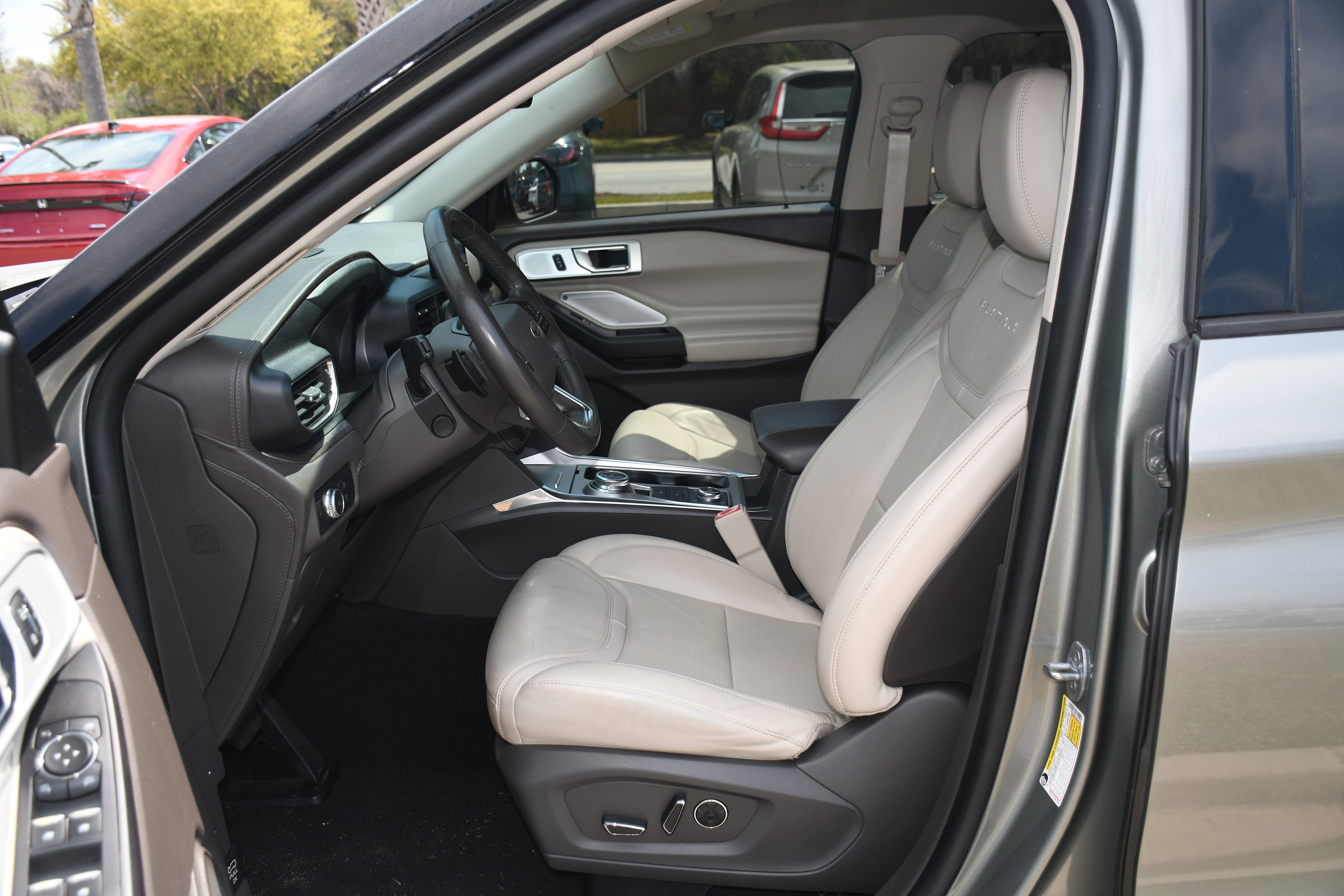 Used 2020 Ford Explorer Platinum w/ Premium Technology Package image 8