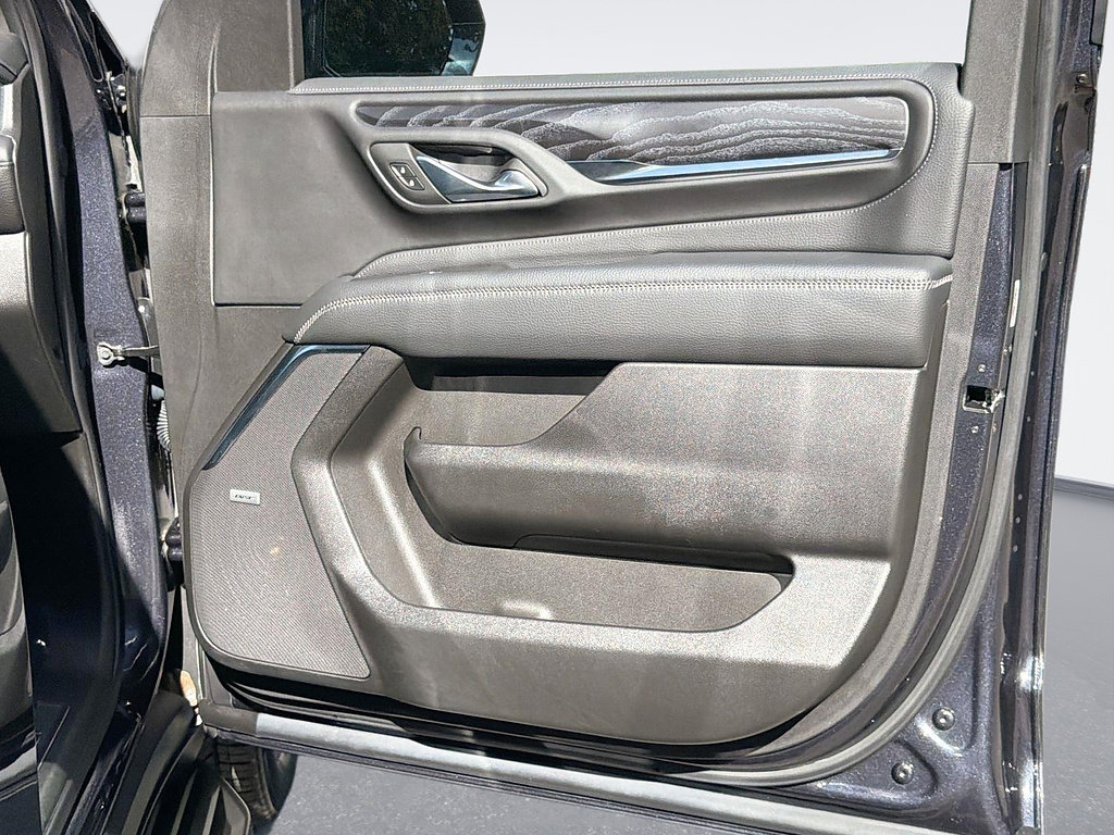 Used 2024 GMC Yukon Denali w/ Advanced Technology Package AWD/4WD image 30