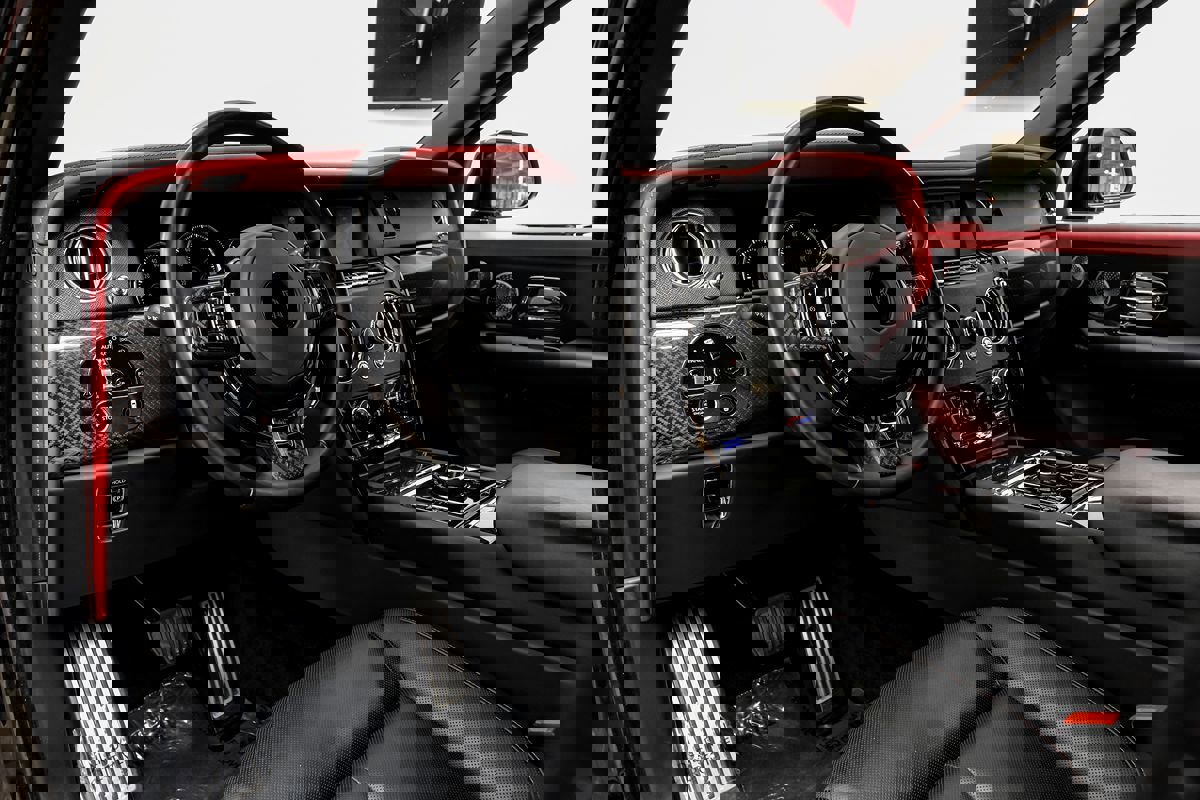 Used 2022 Rolls-Royce Cullinan Black Badge w/ Dark Exterior Package image 3