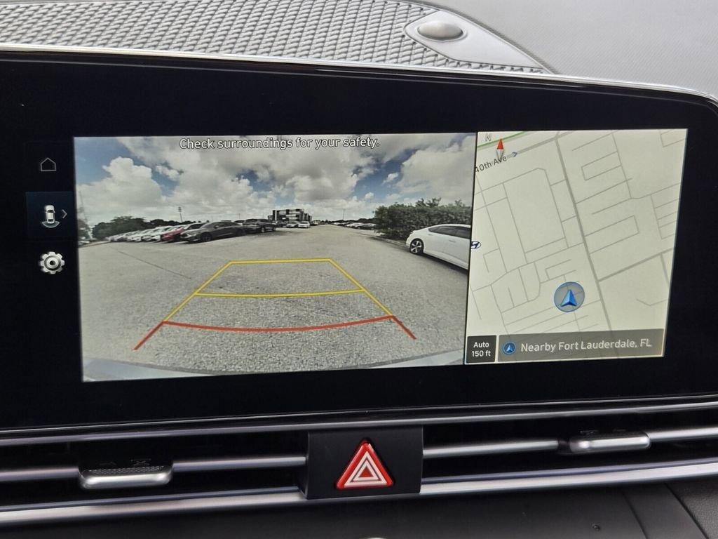 Certified 2025 Hyundai Elantra SEL FWD image 23