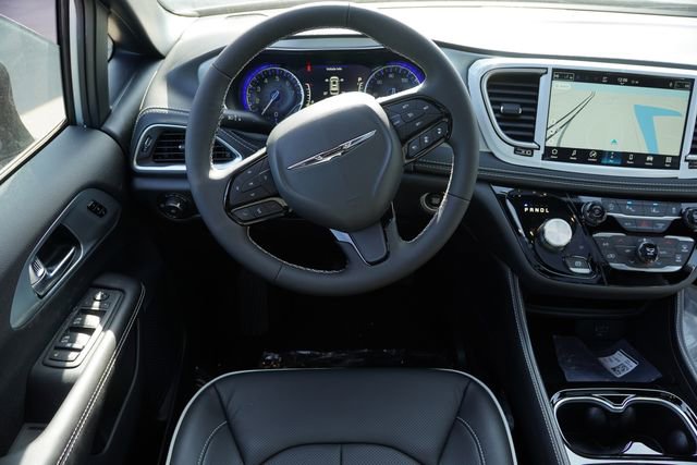 New 2026 Chrysler Pacifica Limited w/ S Appearance Package image 15