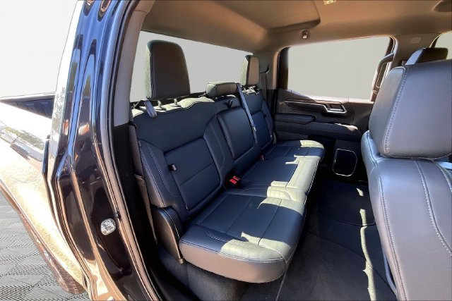 Used 2025 GMC Sierra 1500 SLT AWD/4WD image 17