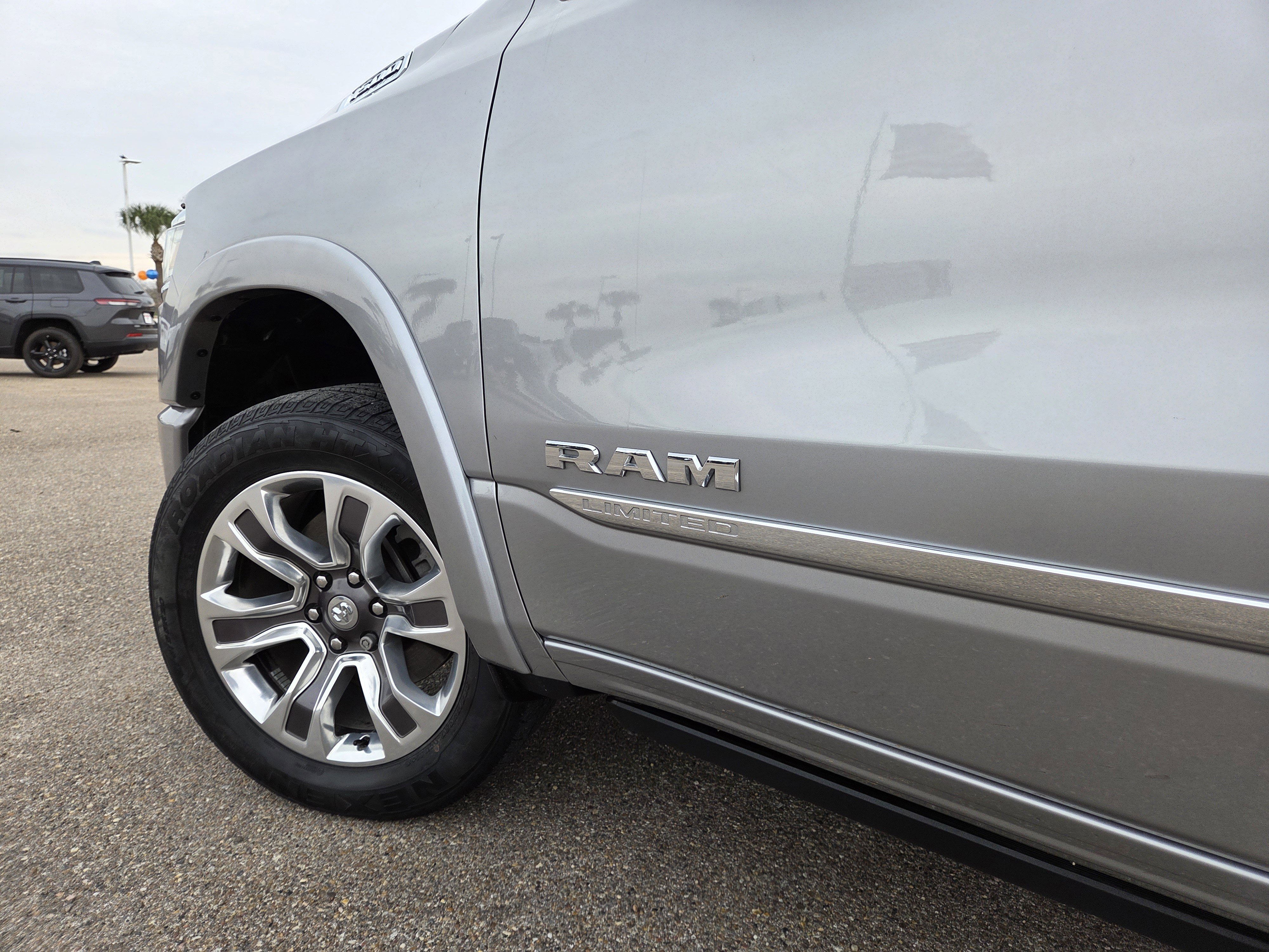 Used 2024 RAM 1500 Limited image 11