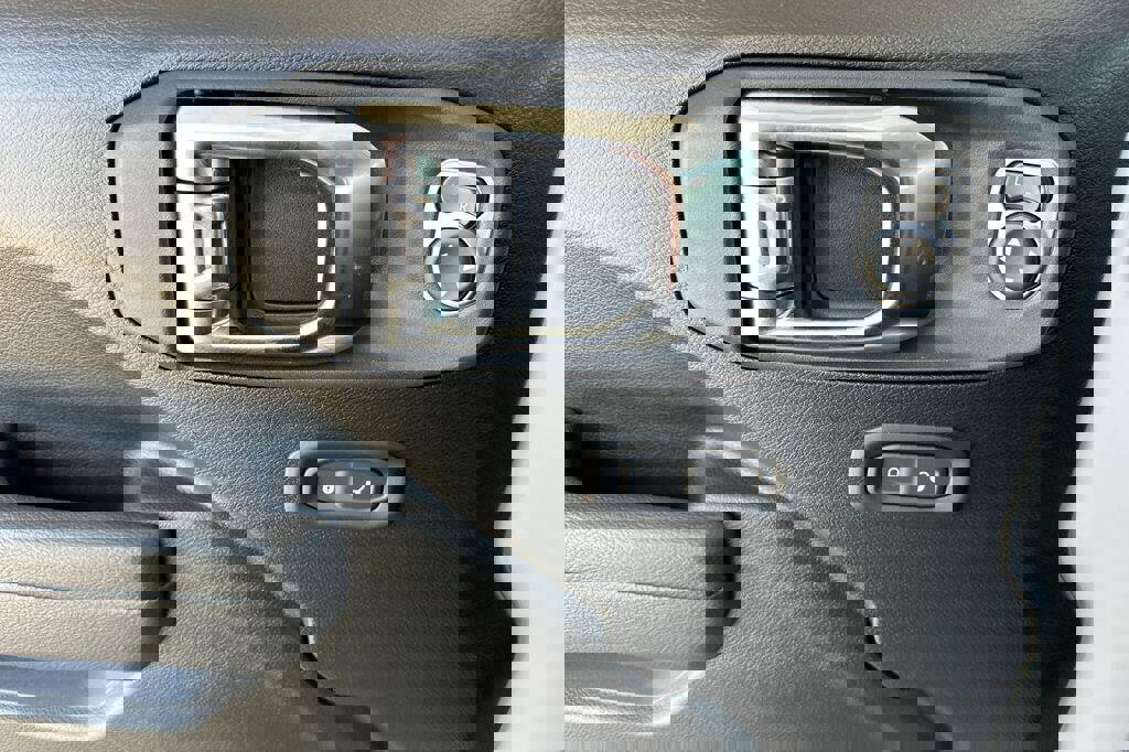 New 2025 Jeep Gladiator Sport image 8