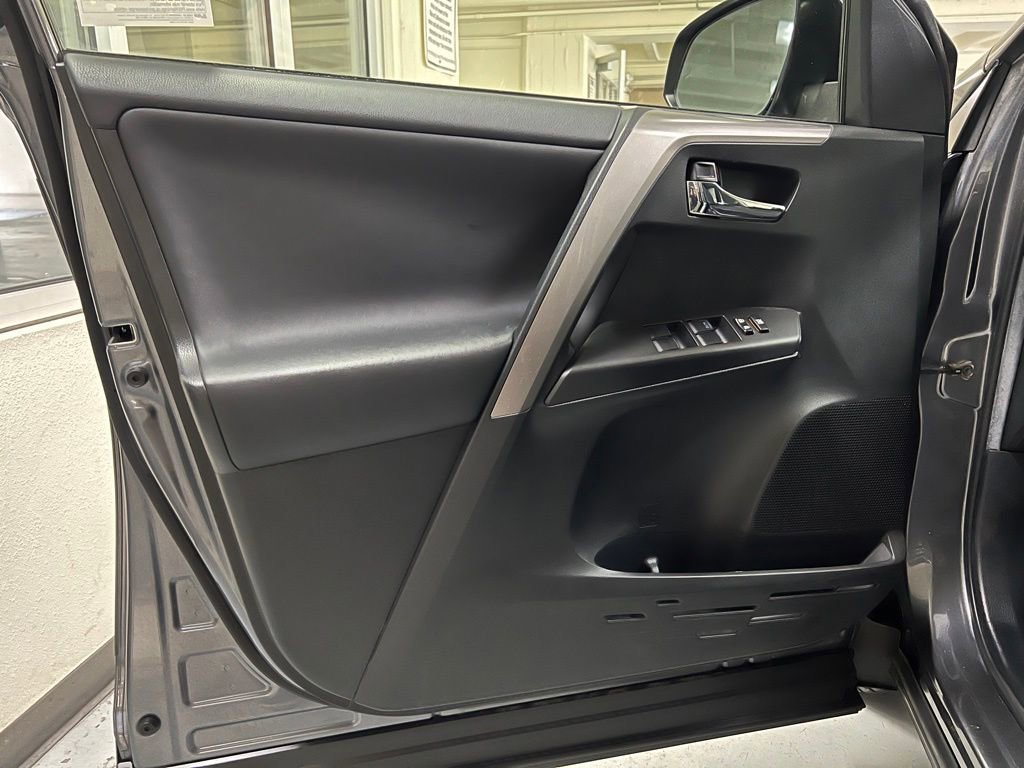 Used 2017 Toyota RAV4 XLE image 39