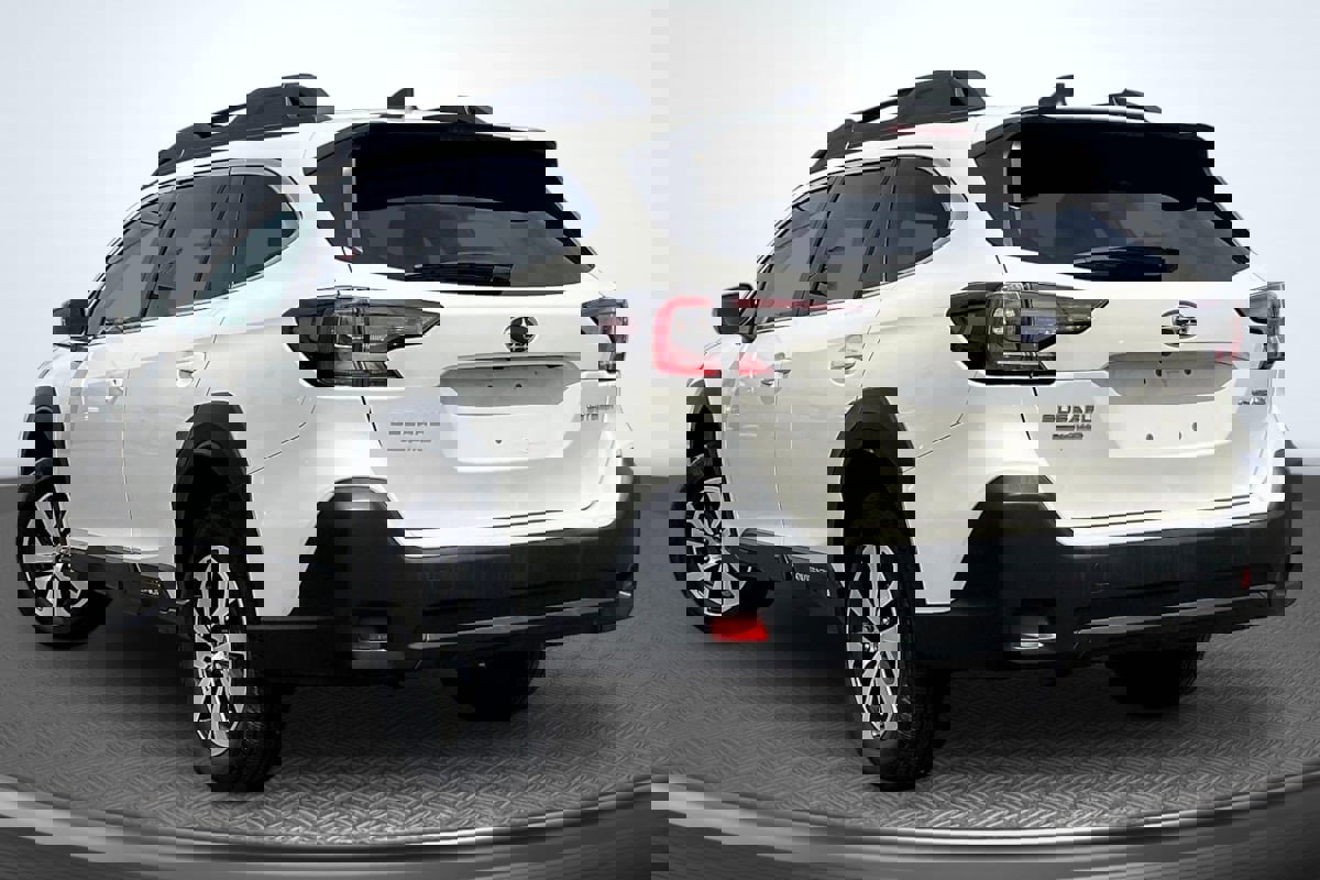 Used 2024 Subaru Outback Premium image 2