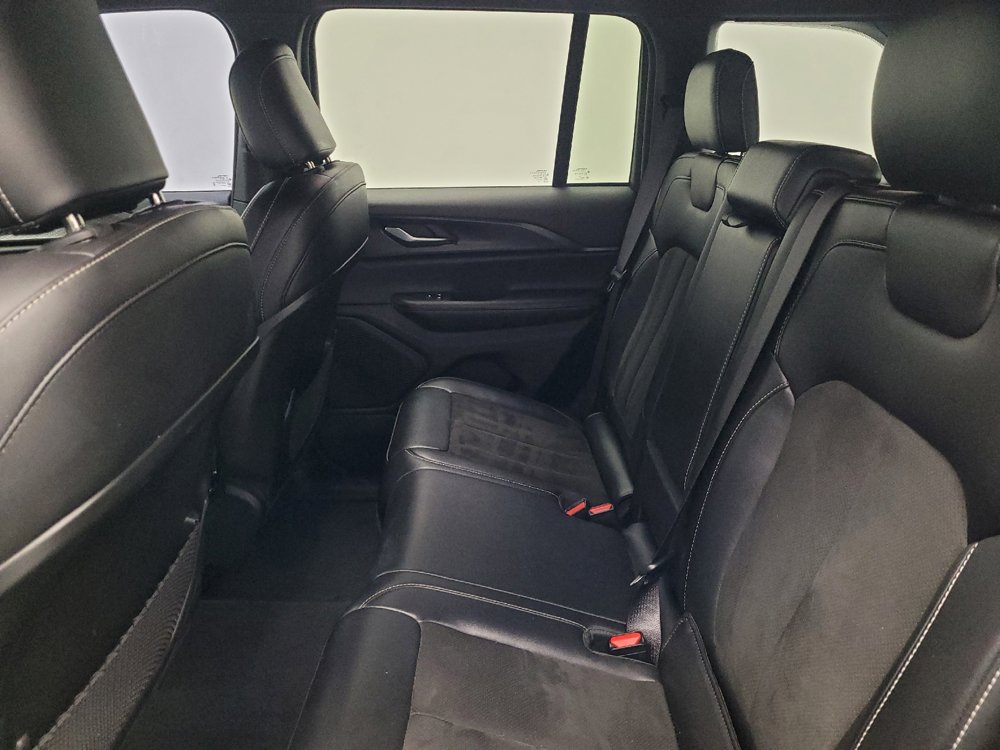 Used 2023 Jeep Grand Cherokee Altitude AWD/4WD image 18
