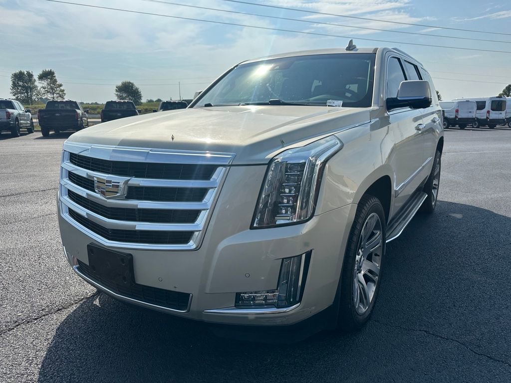 Used 2015 Cadillac Escalade Luxury image 4