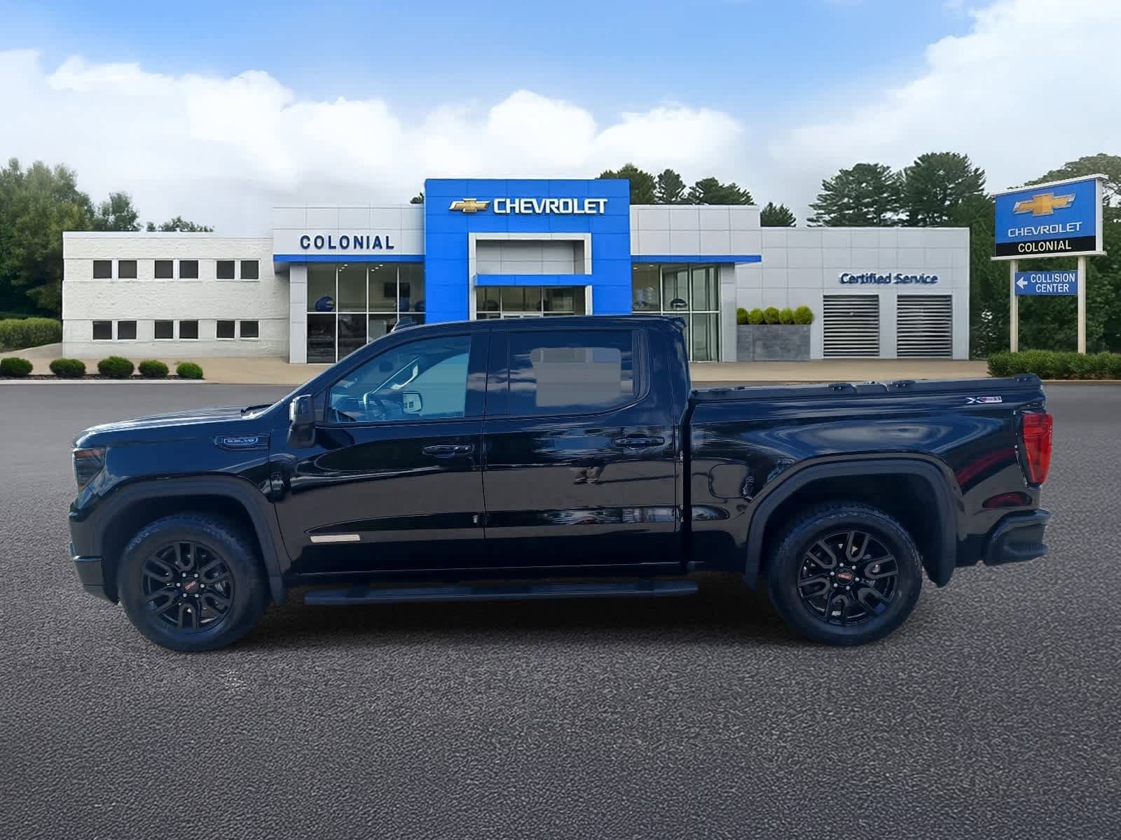 Used 2025 GMC Sierra 1500 Elevation w/ Elevation Premium Package AWD/4WD image 6