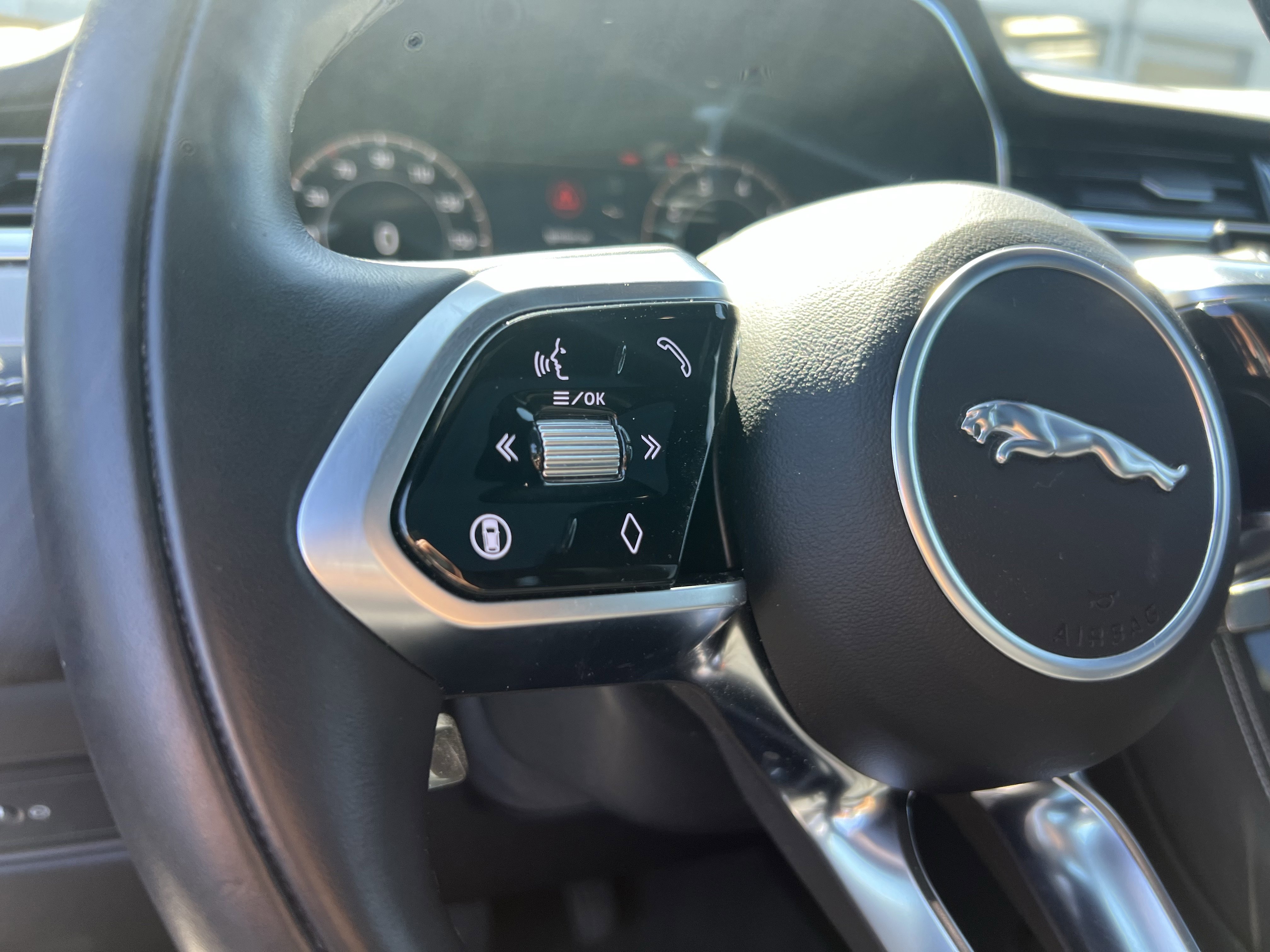 Certified 2025 Jaguar F-PACE R-Dynamic S image 19