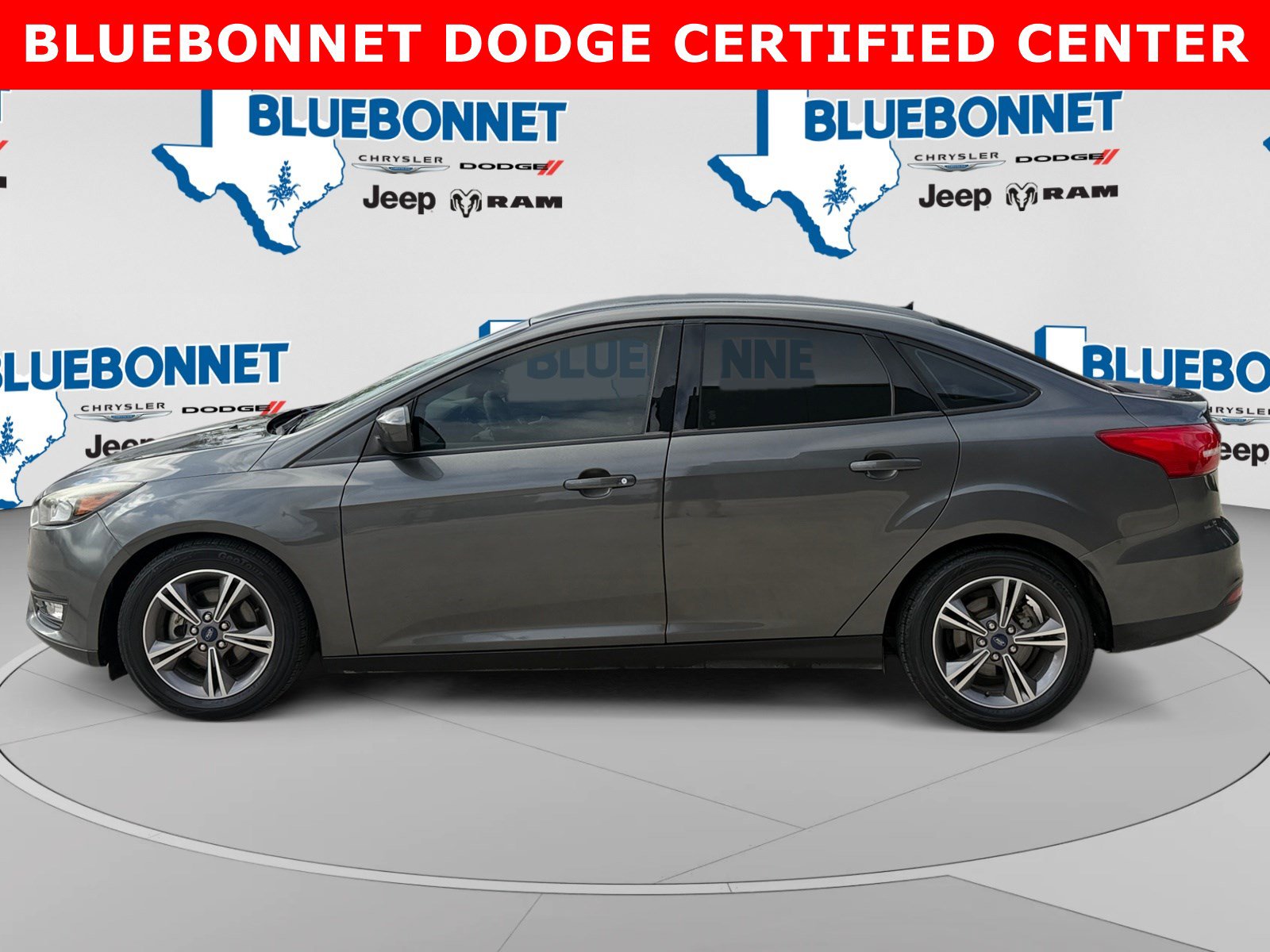 Used 2018 Ford Focus SE w/ SE Appearance Package FWD image 8