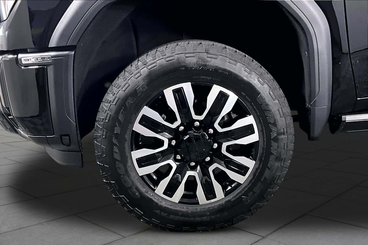 Certified 2025 GMC Sierra 3500 Denali Ultimate AWD/4WD image 11