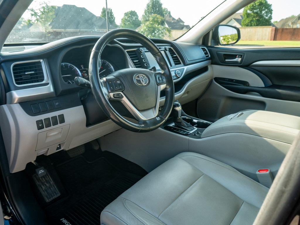 Used 2016 Toyota Highlander XLE AWD/4WD image 11