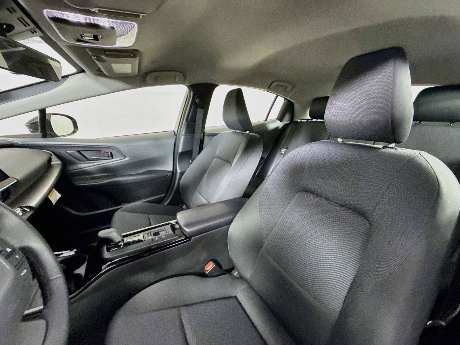 Certified 2025 Toyota Prius LE FWD image 3