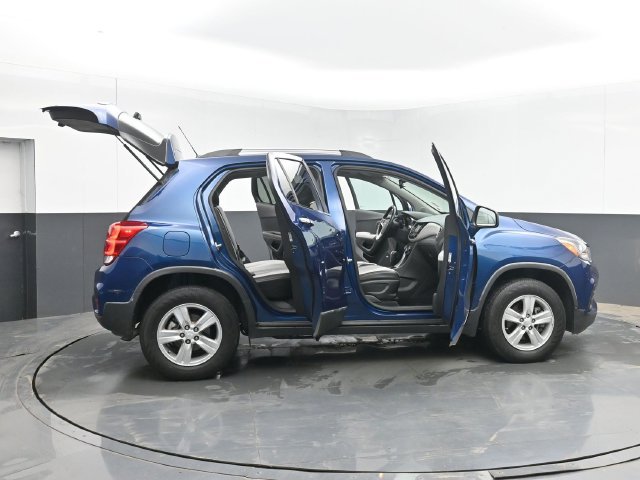 Used 2020 Chevrolet Trax LT w/ Sun & Sound Package AWD/4WD image 50