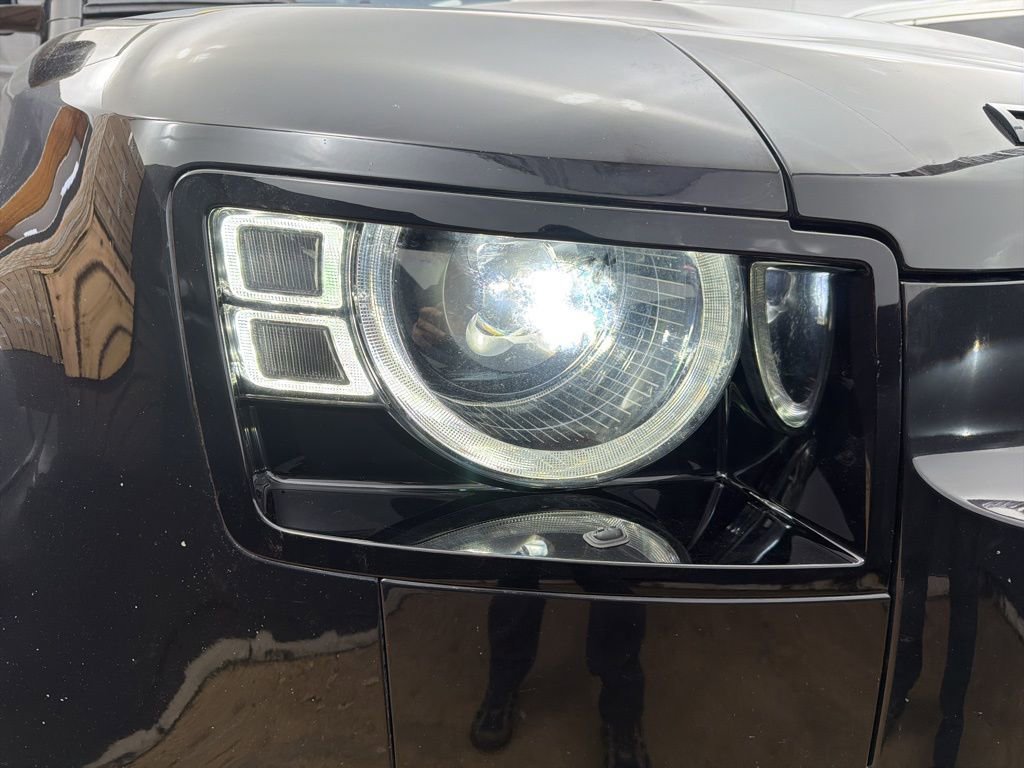 Used 2020 Land Rover Defender 110 HSE image 30