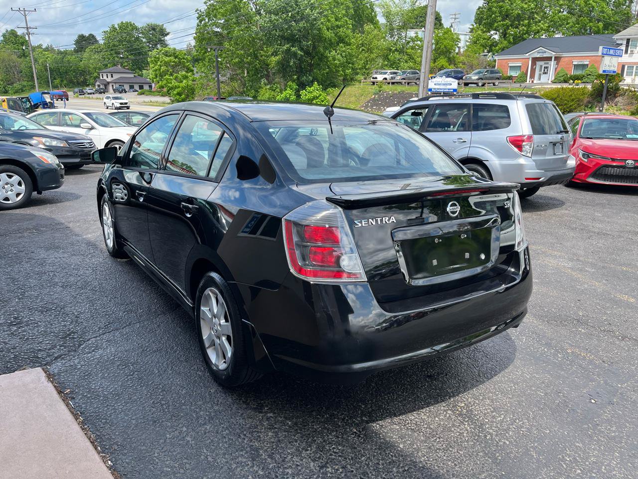 Used 2012 Nissan Sentra 2.0 SR w/ Moonroof Pkg FWD image 8